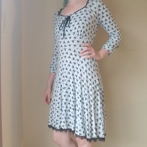 Hot Topic Blue longsleeve bee print dress